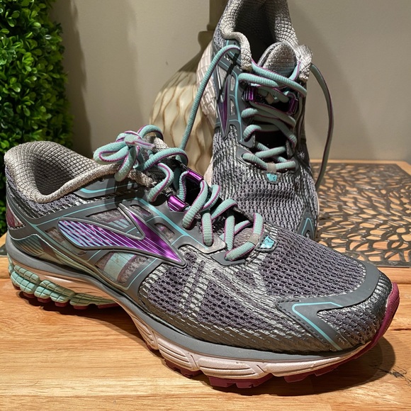 brooks ravenna size 8.5